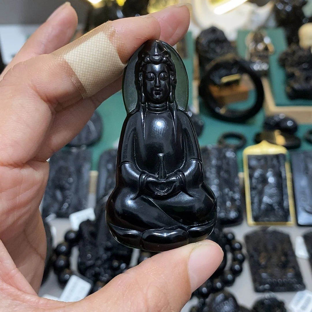 蛇纹石玉颈饰未镶嵌落**童