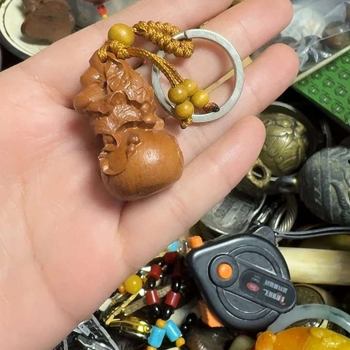 芷***圻黄铜工艺品手串制作技艺