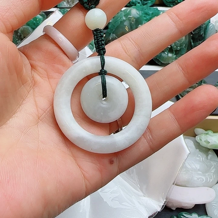 未镶嵌独山玉颈饰