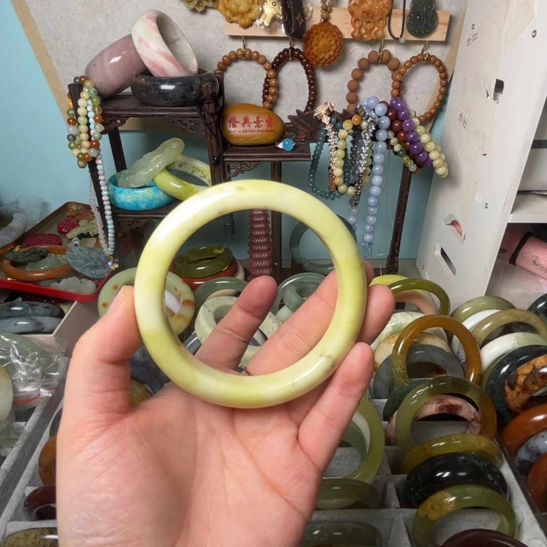 慧***蛇纹石玉未镶嵌手镯