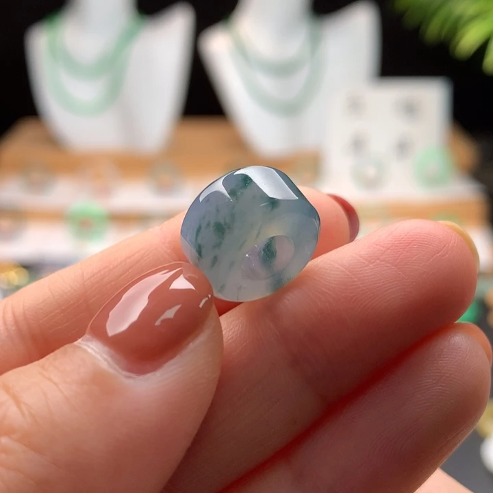 翡翠未镶嵌颈饰天然缅甸A货翡翠