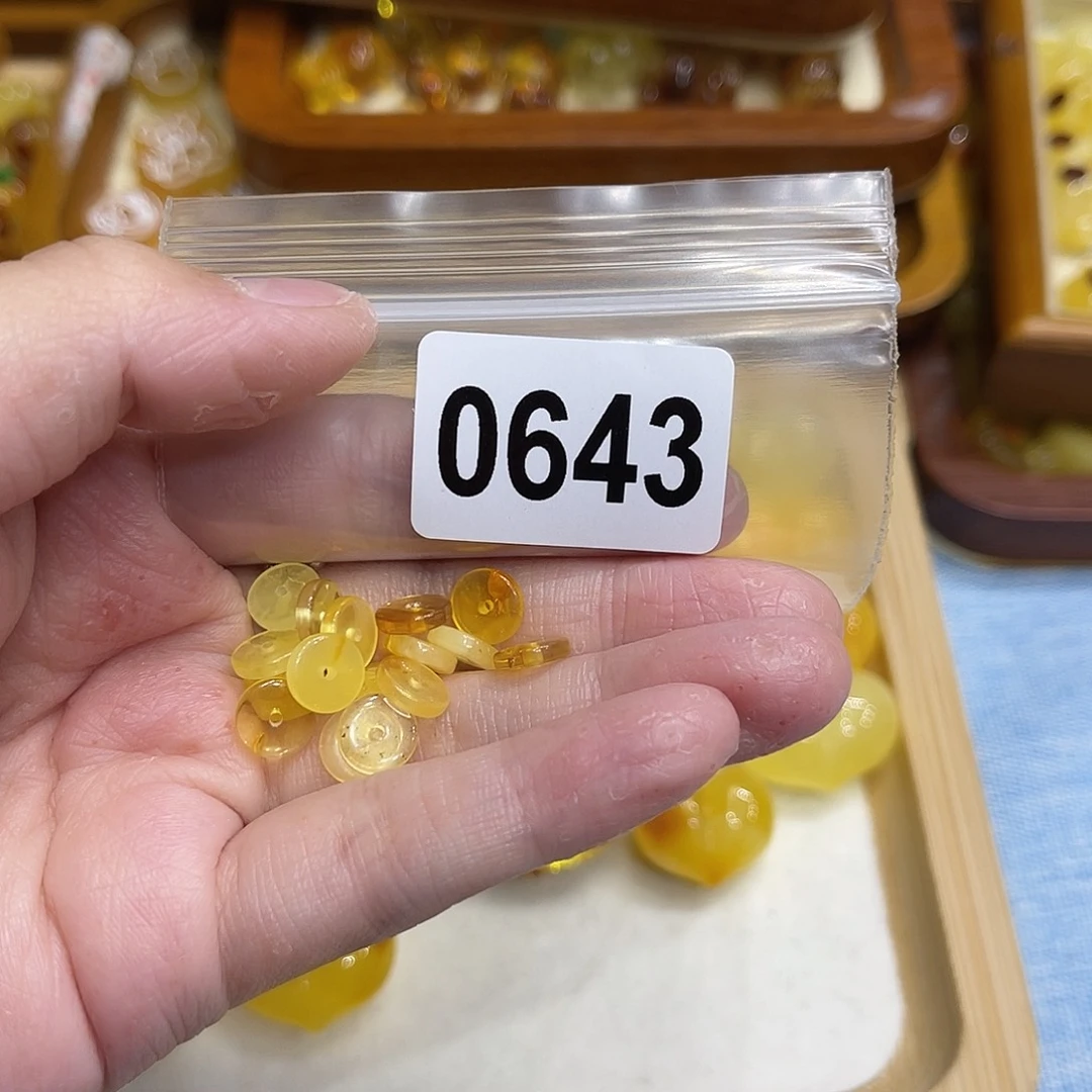 琥珀未镶嵌颈饰蜜蜡