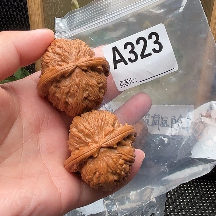 桃核把件核桃白狮子44