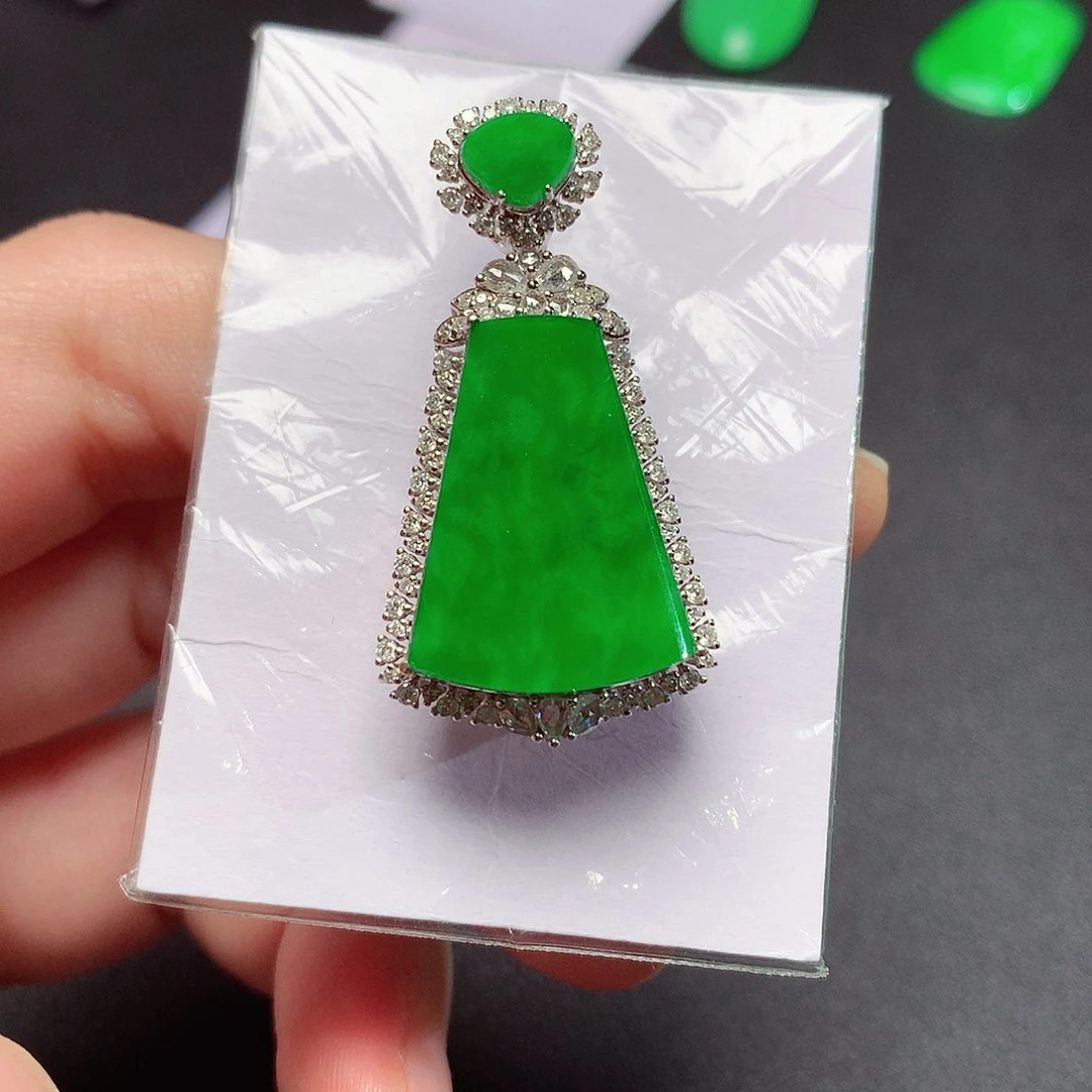 翡翠18K金镶嵌颈饰天然翡翠