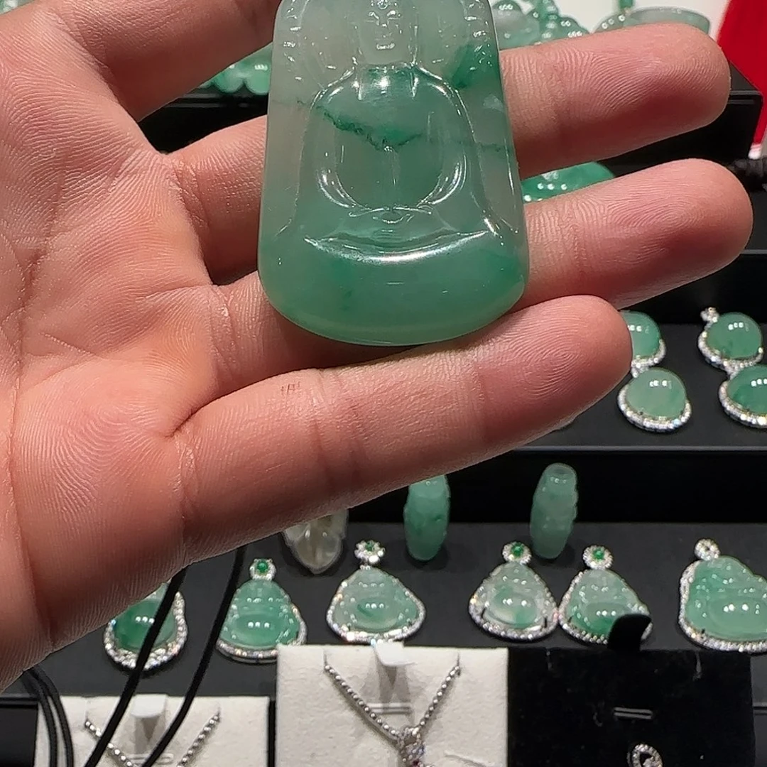 石英质玉（非洲翠）未镶嵌颈饰素衣观音