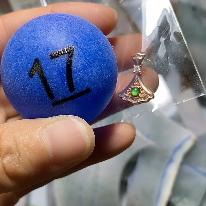 何***少翡翠裸石翡翠吊坠