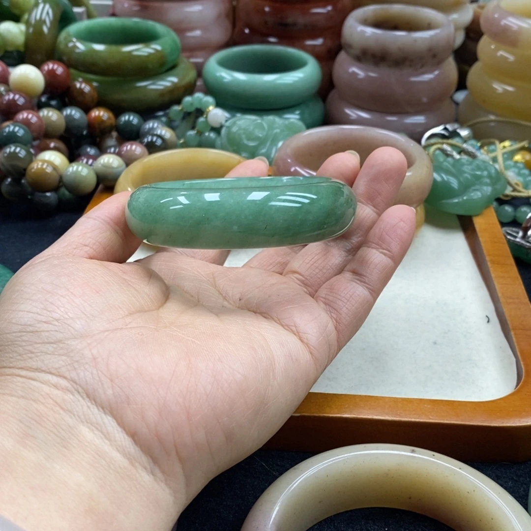 木***花石英质玉未镶嵌手镯