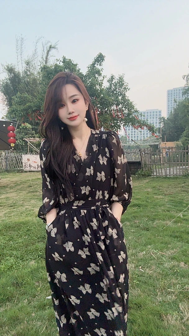 2025年春夏爆款高级黑色法式蝴蝶雪纺连衣裙宽松收腰显瘦仙女风
