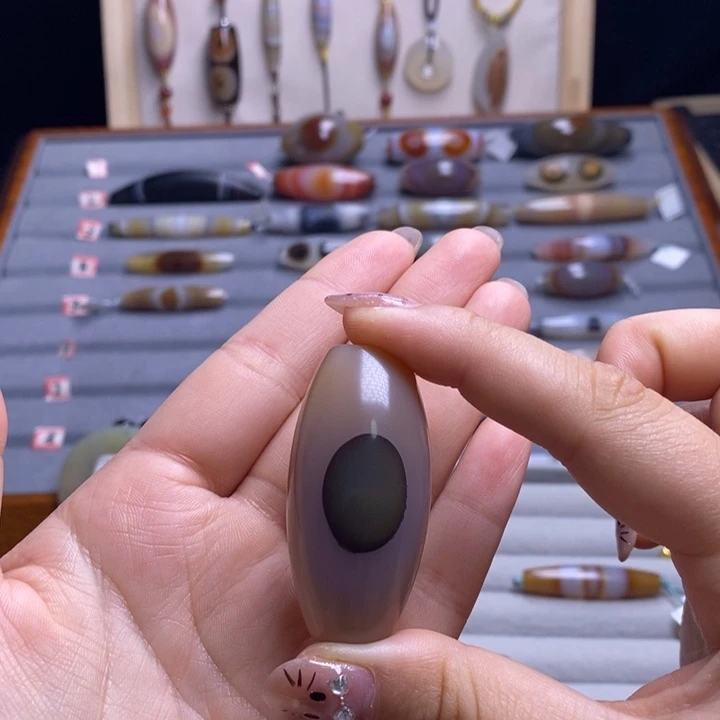 完***者玛瑙/玉髓未镶嵌颈饰