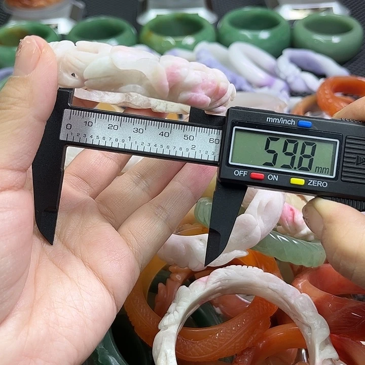 石英质玉手镯未镶嵌阆*