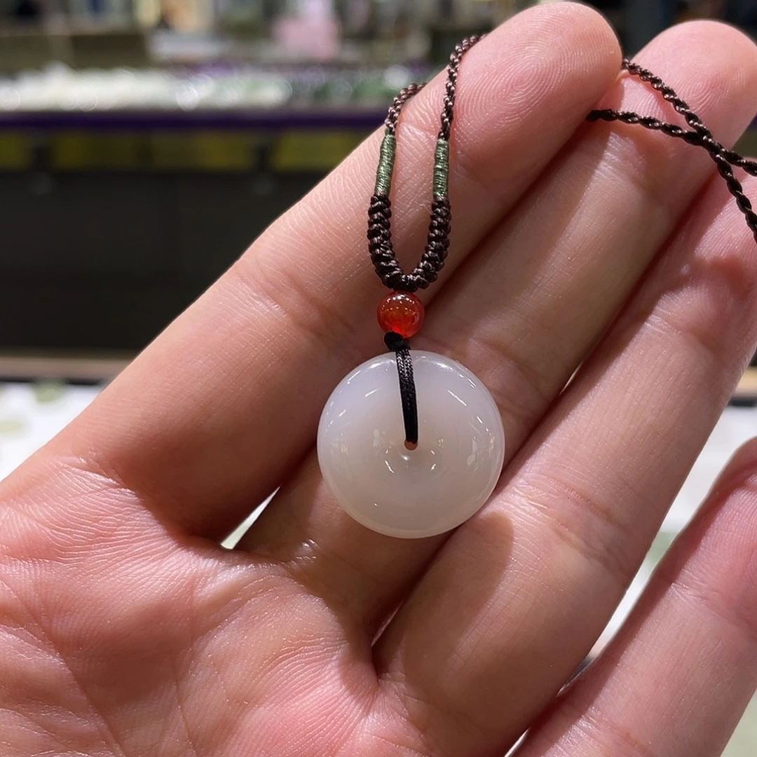 和田玉未镶嵌颈饰平安扣