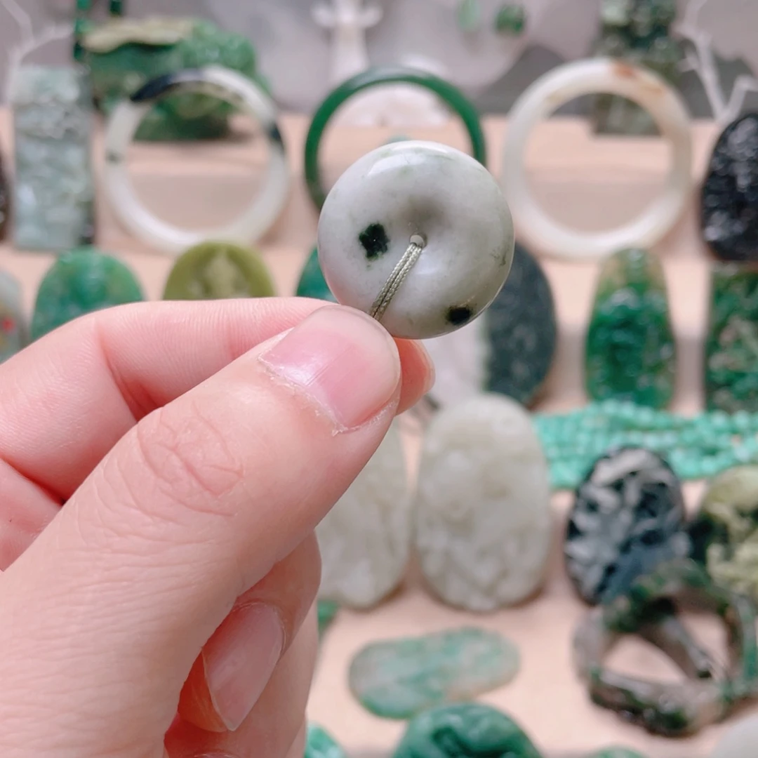 独山玉未镶嵌颈饰