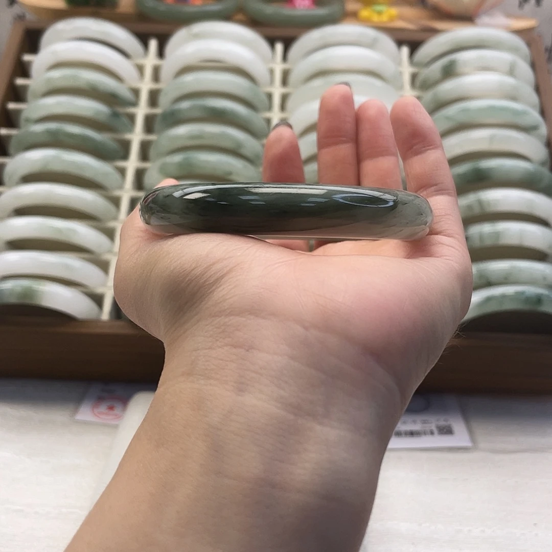 石英质玉（天山翠）未镶嵌手镯435