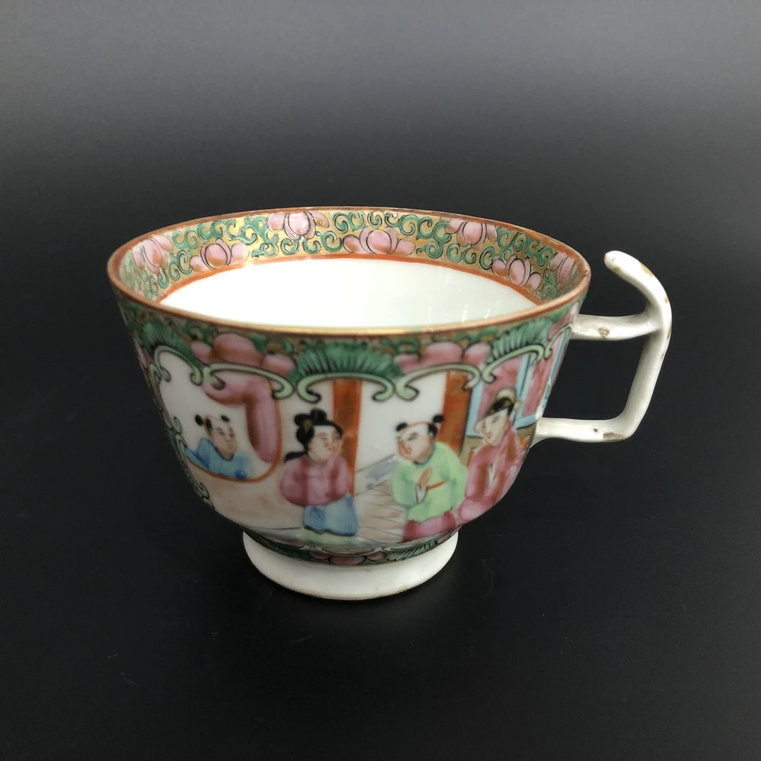 lot:25120558 清晚期广彩开窗人物花鸟纹把杯 口径9.7cm高6.8cm