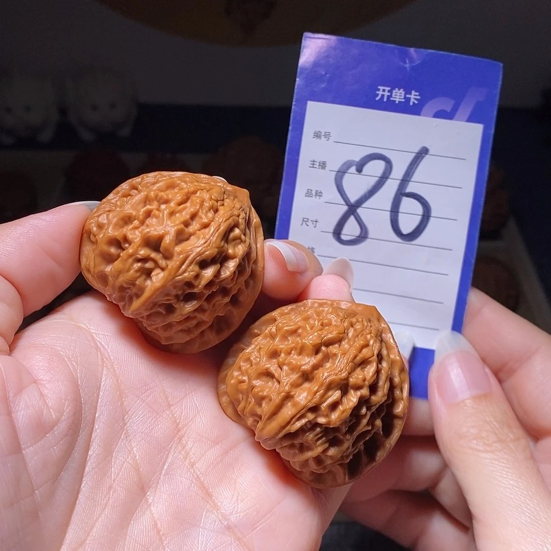 文玩核桃把件金牛40左右