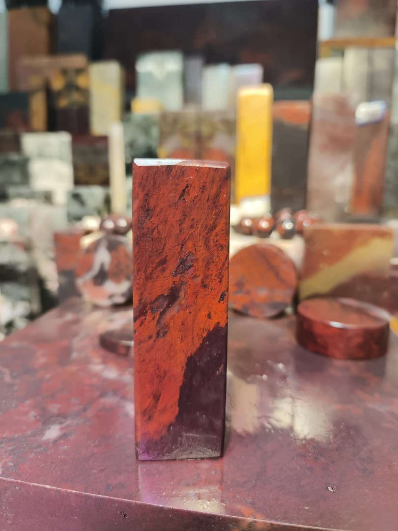 桂林鸡血钰3*3的黑底红印章