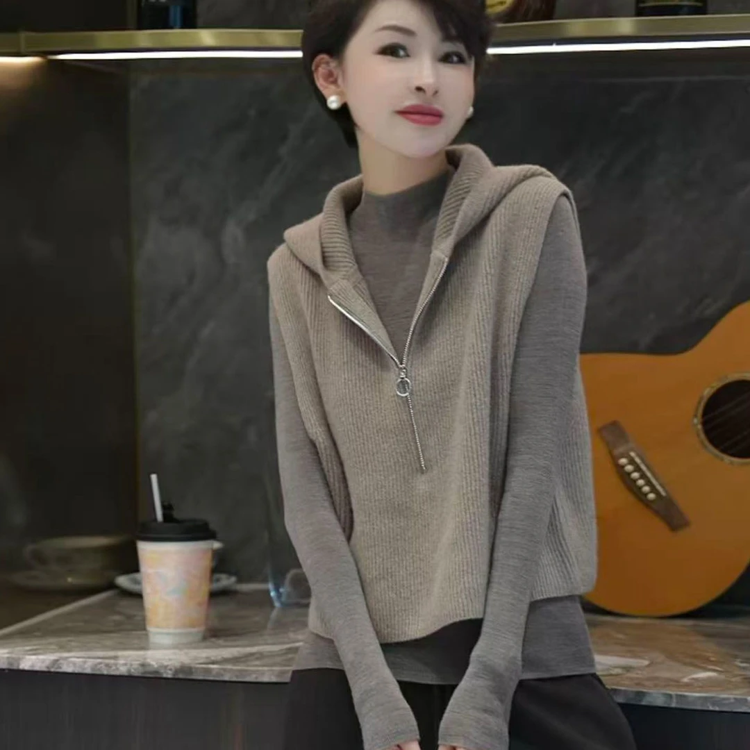 【松弛感】欧货高端纯色无袖针织马甲2025秋季连帽设计感马夹上衣女