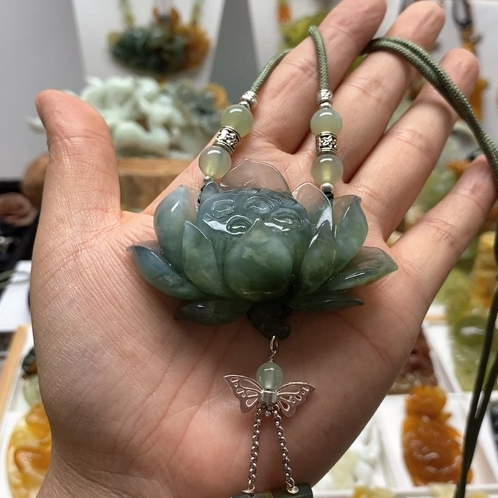 未镶嵌蛇纹石玉颈饰