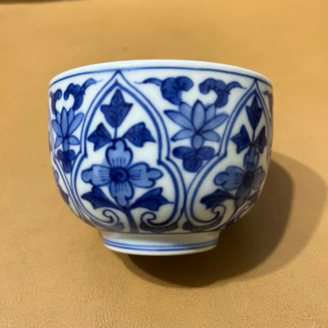 舶来精美名家平安贺善手绘花卉青花杯一只（8*6cm)