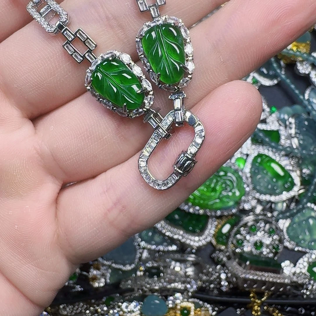 翡翠未镶嵌颈饰天然A货翡翠放漏