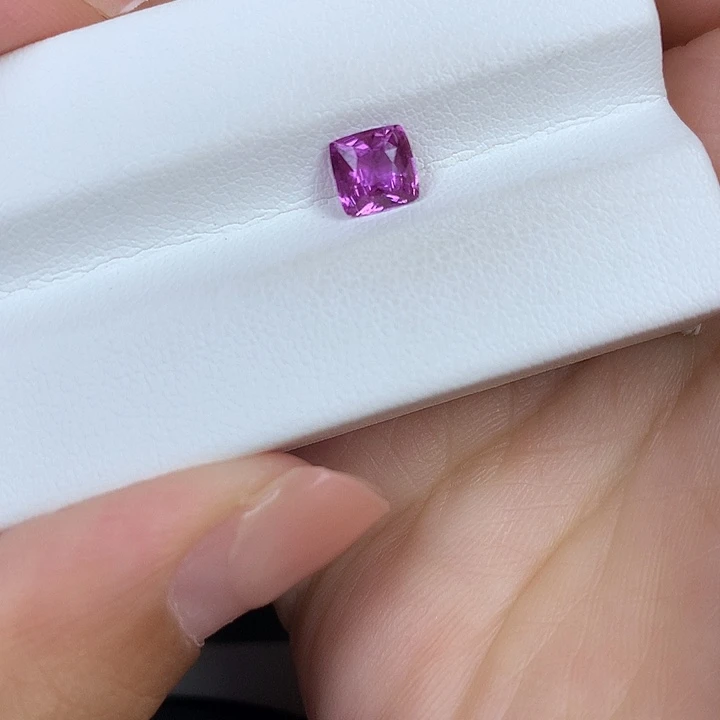 蓝宝石裸石未镶嵌1.06ct无烧薰衣草蓝宝石