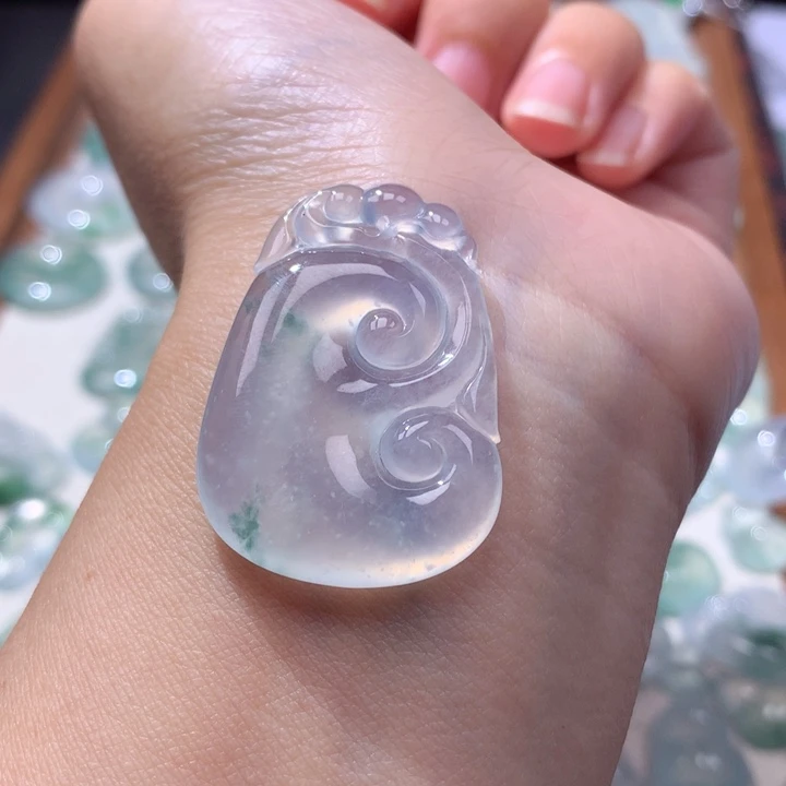 颈饰未镶嵌翡翠高冰飘花大如意