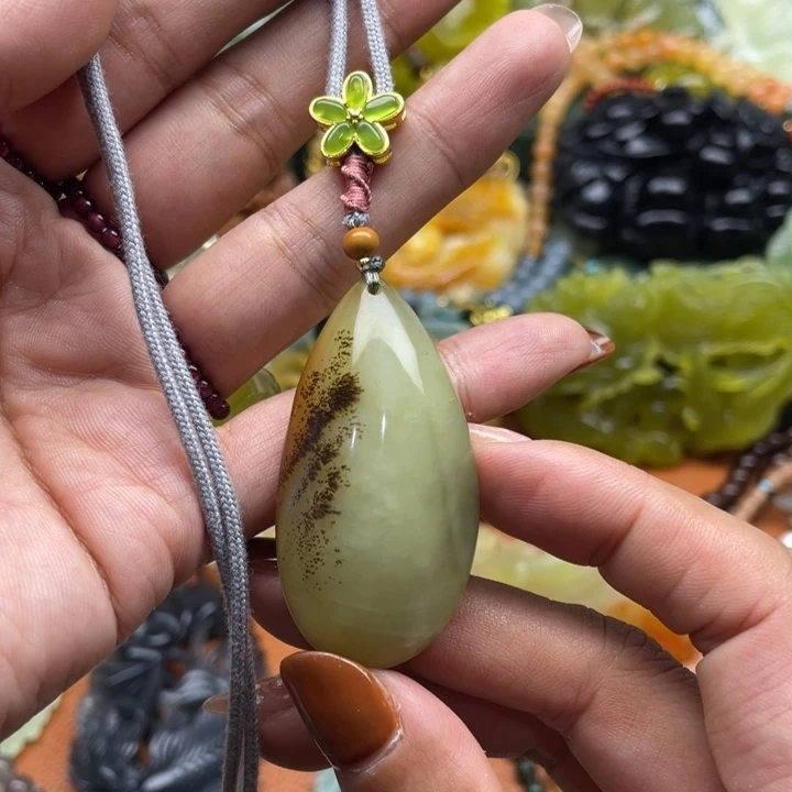 未镶嵌蛇纹石玉颈饰