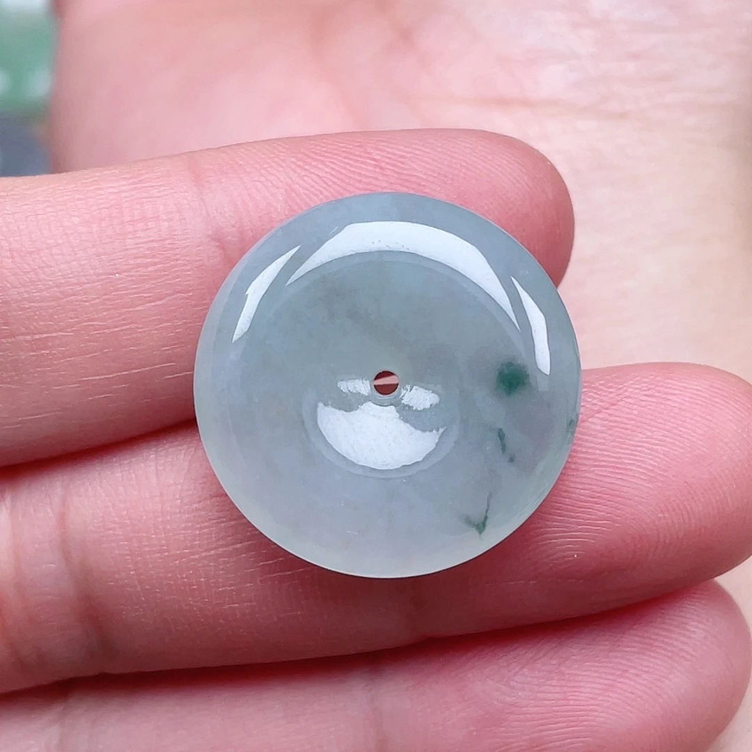 翡翠未镶嵌颈饰平安扣