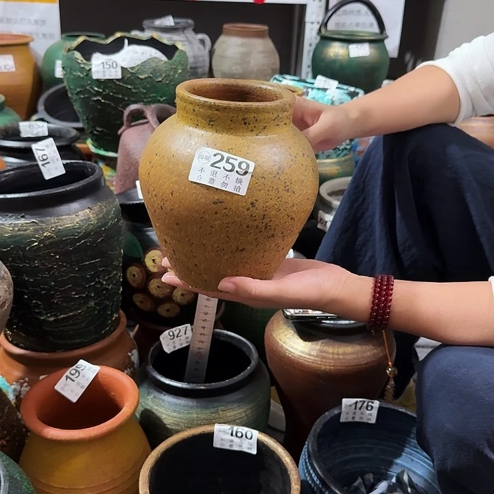 瑕疵黄色小坛子259高度18口径10