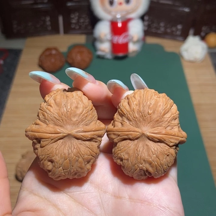 文玩核桃吊坠元宝