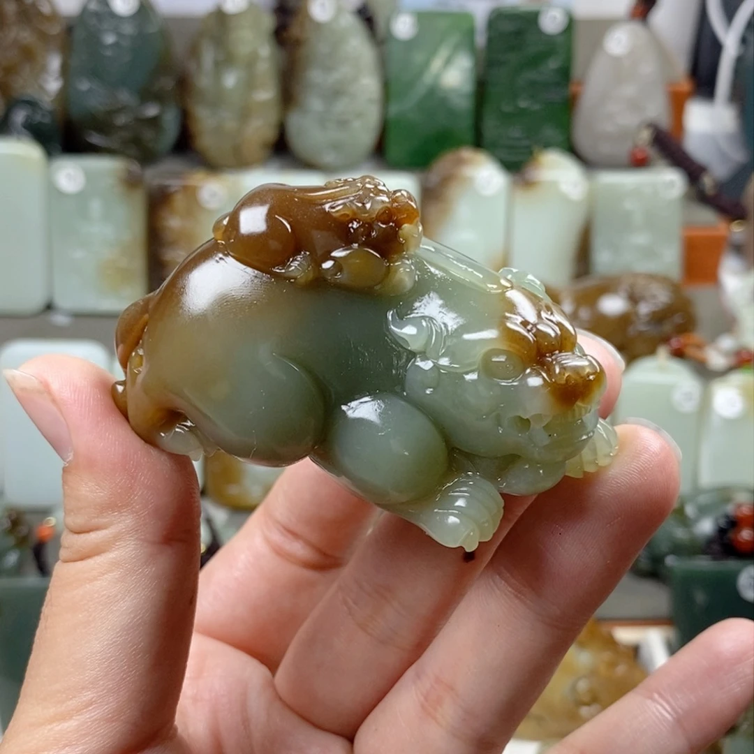 颈饰未镶嵌和田玉（糖玉）