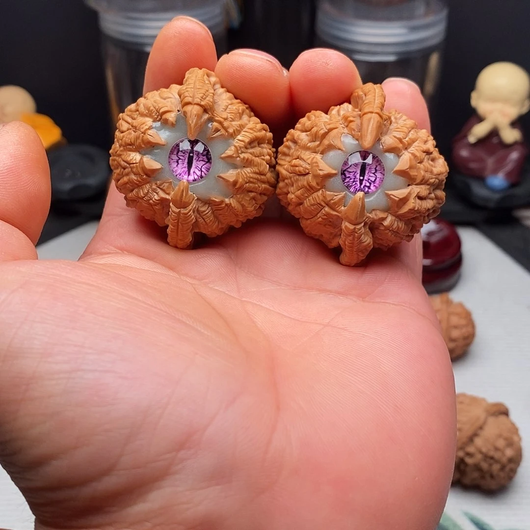 文玩核桃把件44尺白狮子之恶魔之眼