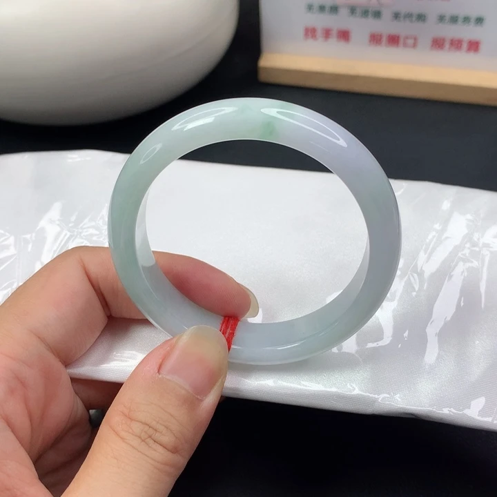 翡翠手镯未镶嵌5152