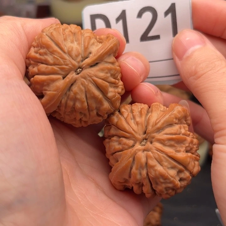 吴****文玩核桃吊坠121莲花