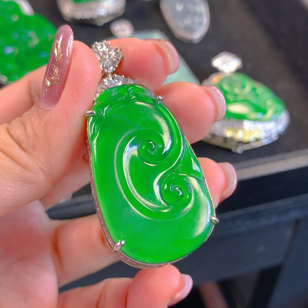 翡翠颈饰未镶嵌翡翠