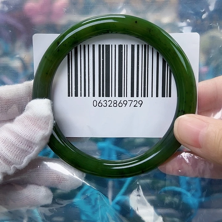 和田玉手镯未镶嵌微瑕60