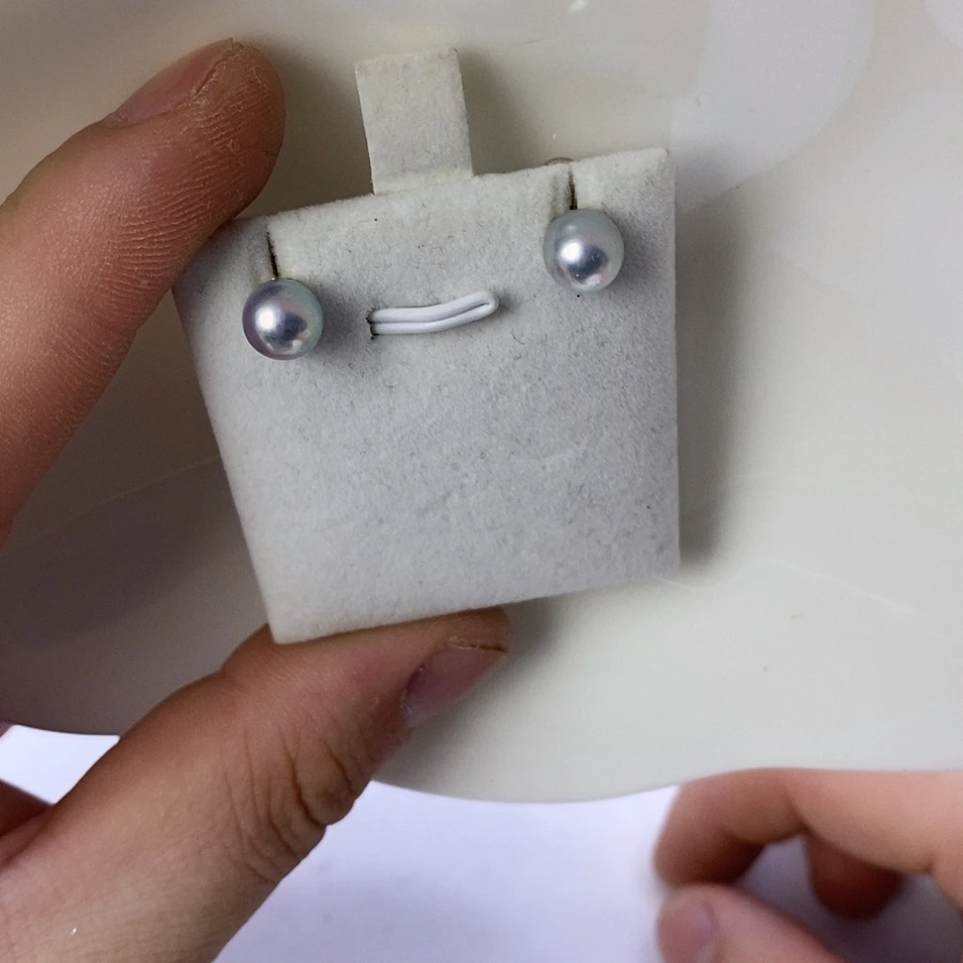 18K金镶嵌海水珍珠耳饰