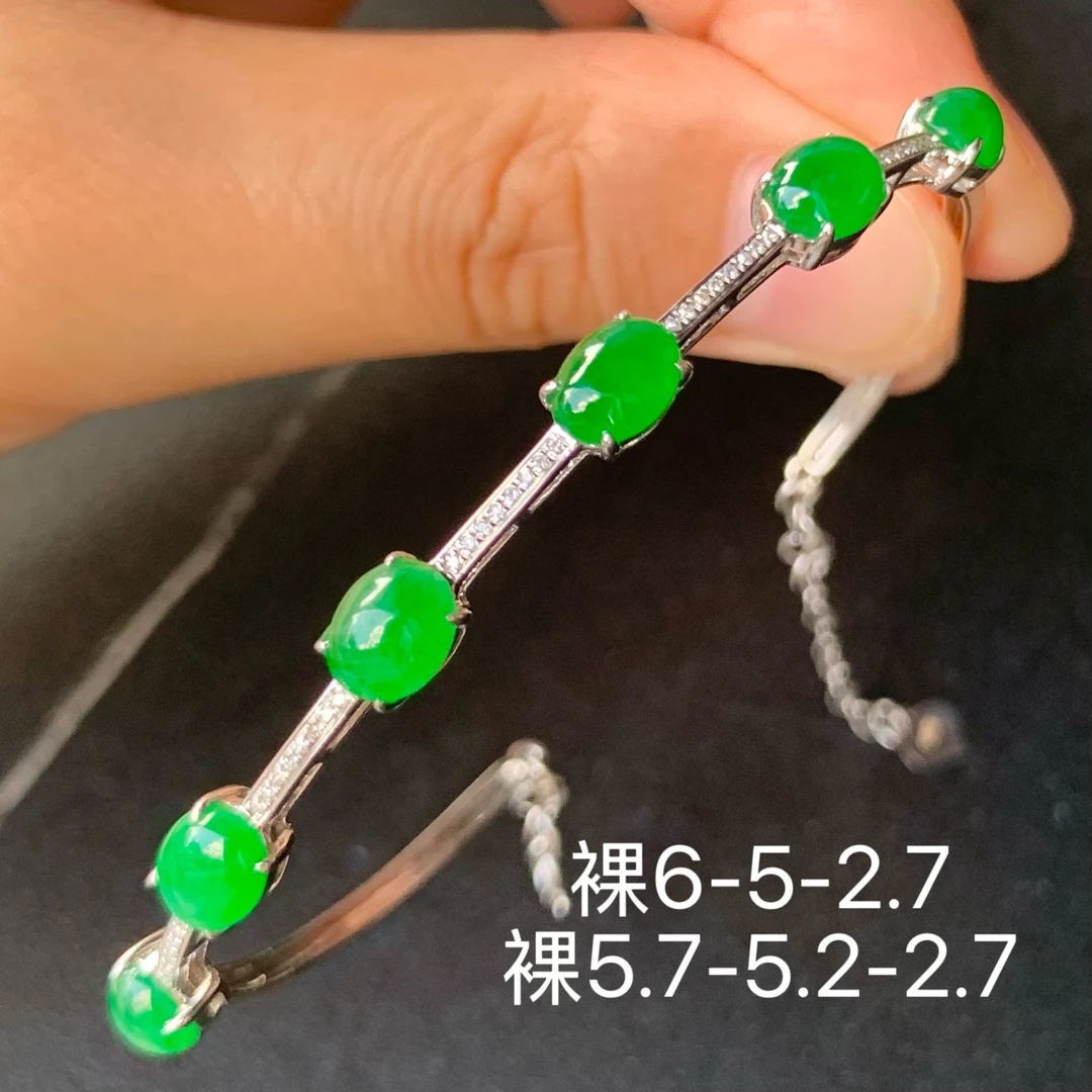 高冰满绿蛋面天然翡翠手镯 镶嵌精致 女生配饰