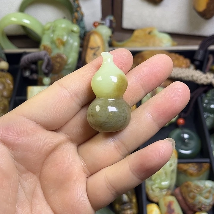 岫岩老玉（透闪石质玉）未镶嵌颈饰