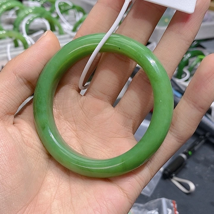 和田玉未镶嵌手镯