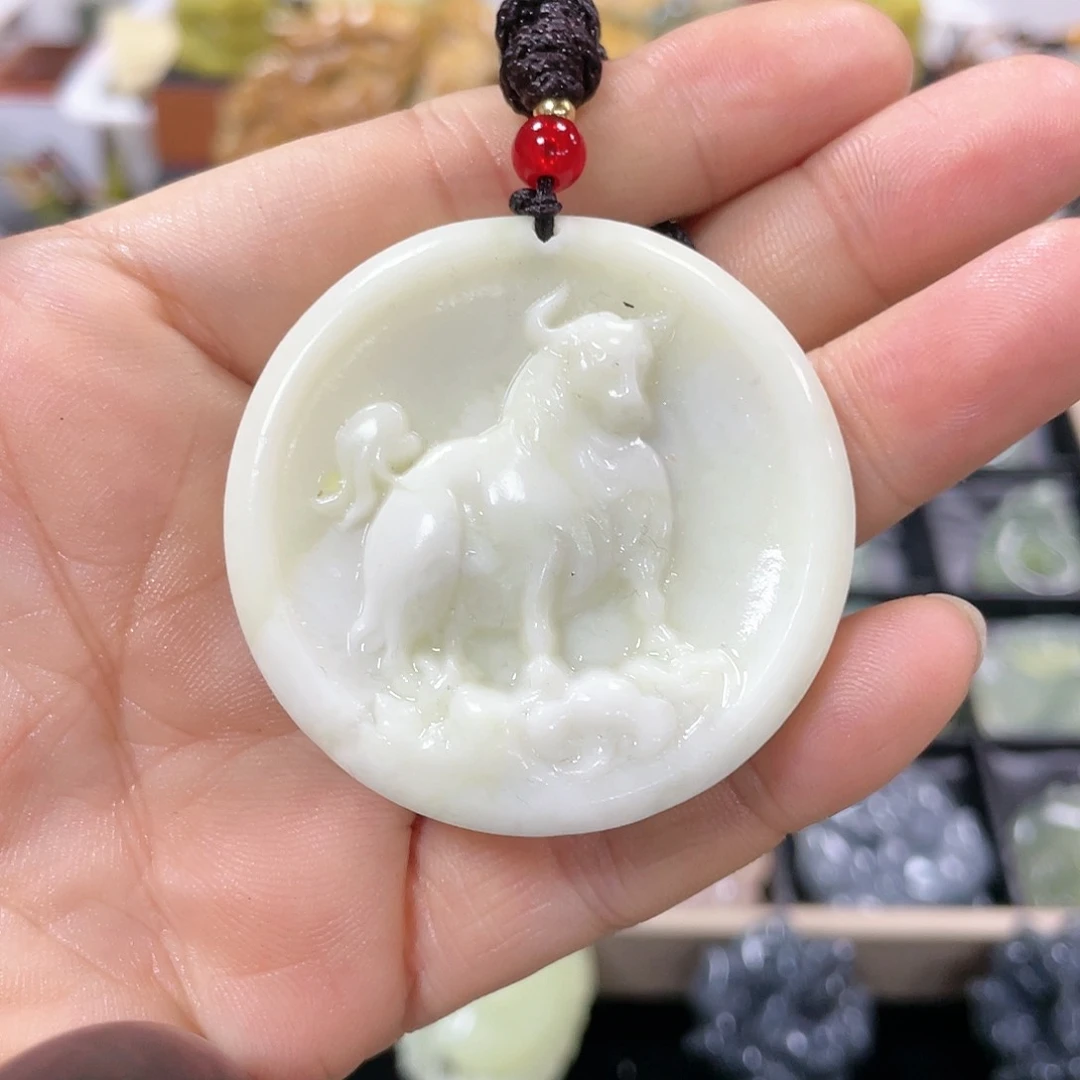 蛇纹石玉颈饰未镶嵌