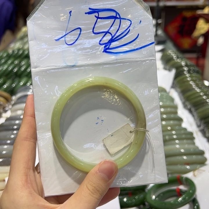 和田玉（糖玉）手镯未镶嵌