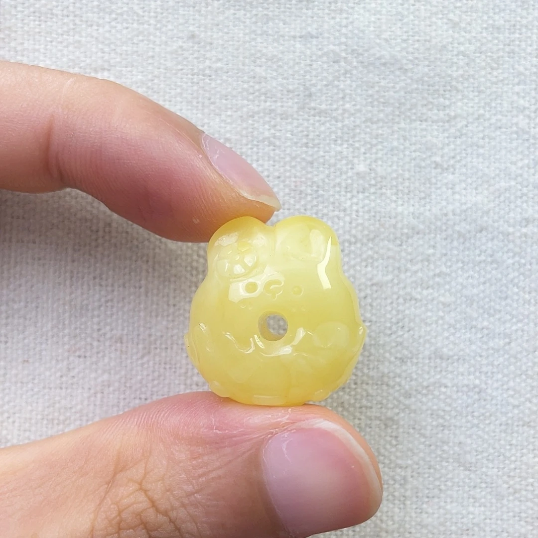 裸石琥珀未镶嵌兔子甜甜圈