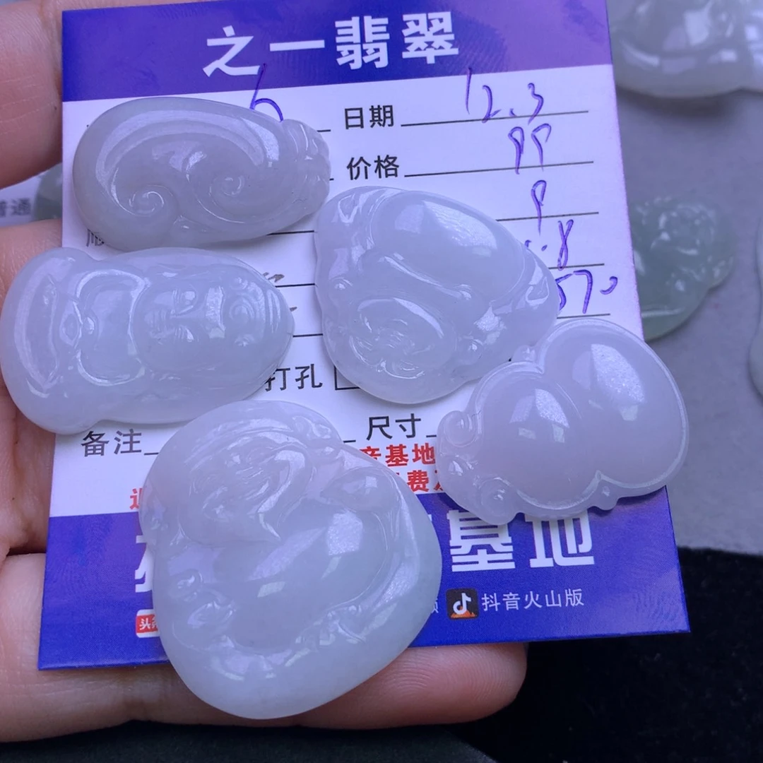 颈饰未镶嵌翡翠白**咪