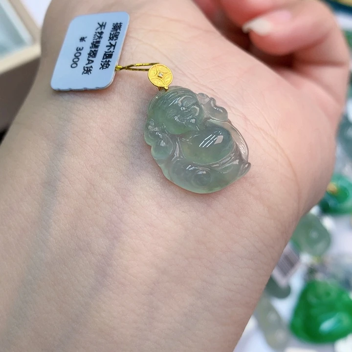 翡翠颈饰18K金镶嵌天然翡翠