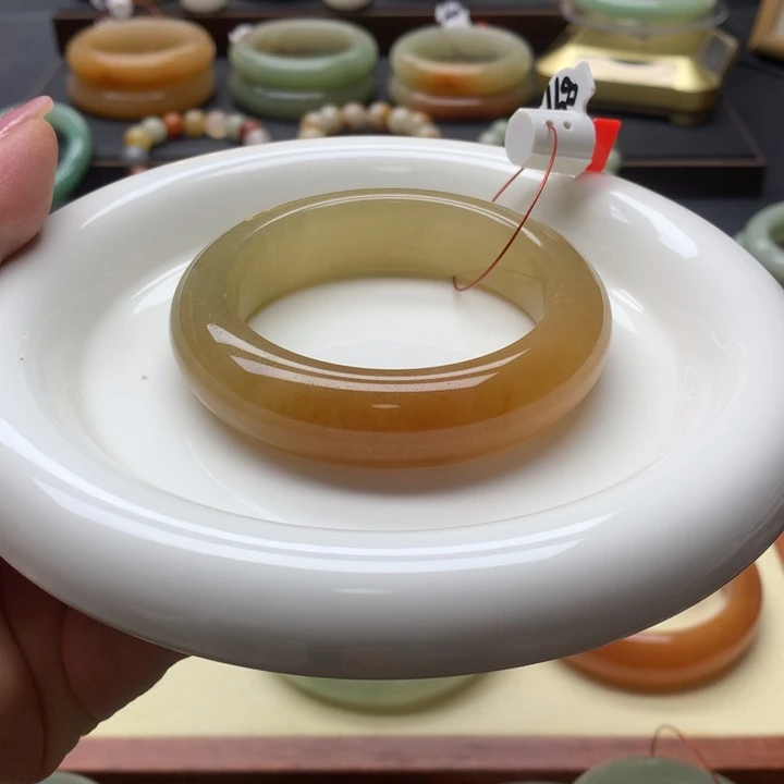 未镶嵌手镯石英岩玉