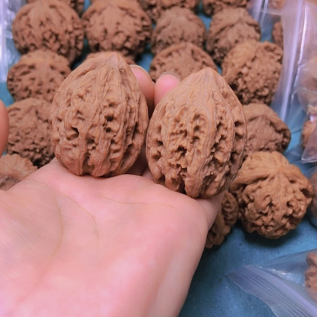 【闪购商品】摆件核桃36大沽石修尖