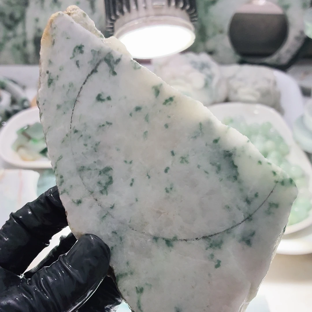 翡翠未镶嵌颈饰边角料