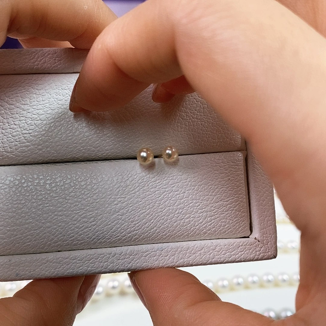 耳饰18K金镶嵌海水珍珠4-4.5mm日本海水珍珠耳钉（羽皇金）