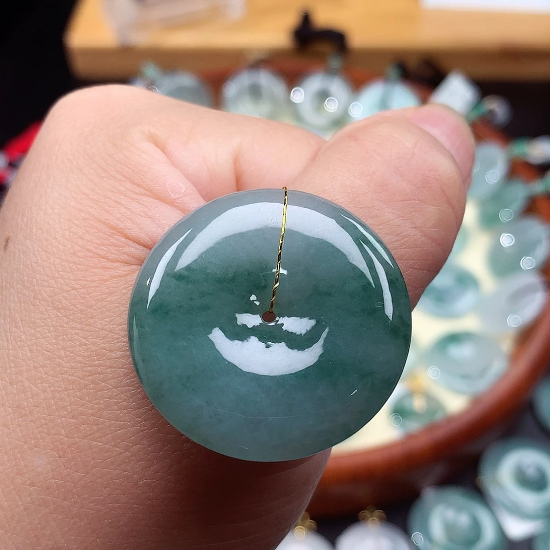 翡翠未镶嵌颈饰吊坠